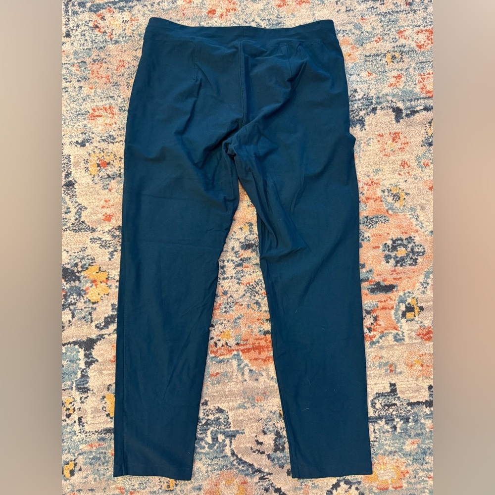 Eileen Fisher Stretch Crepe Ankle Pants
Size Medium - Picture 3 of 5